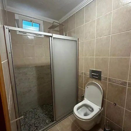 Aysem Mill Hill Apartment